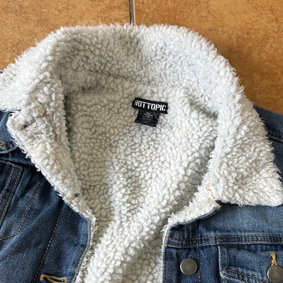 Hot Topic Blue Jean Jacket with White Sherpa Lining - Picture 3 of 5